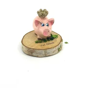 Prinzessin Pig auf Holzscheibe